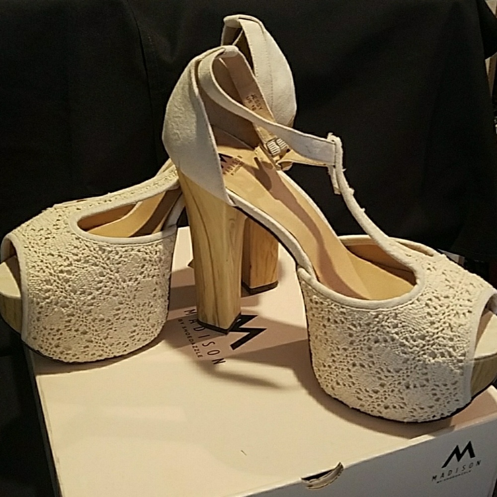 NWOT Shoedazzle Wood and Lace Heels, Sz 10